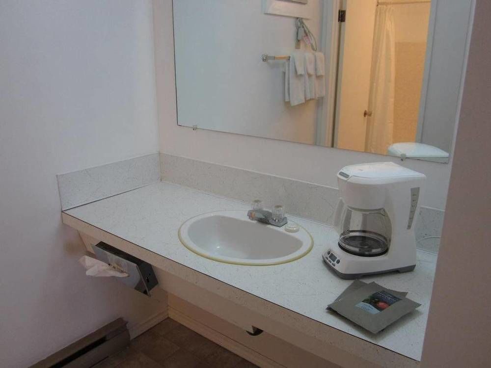 Westwood Motel 100 Mile House Εξωτερικό φωτογραφία