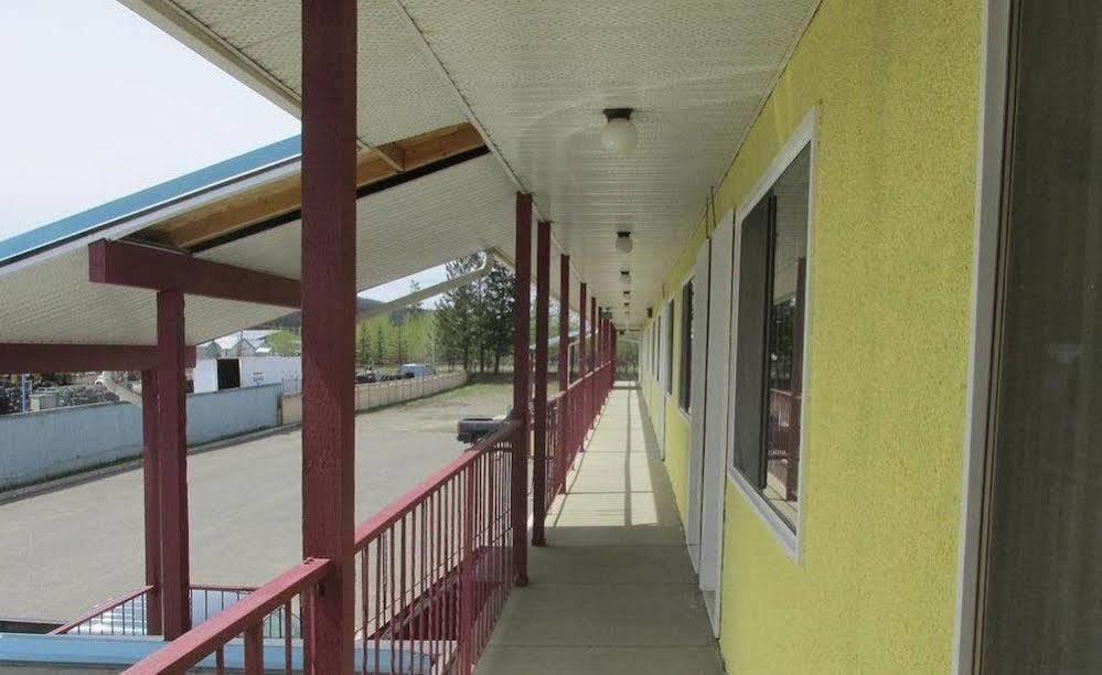 Westwood Motel 100 Mile House Εξωτερικό φωτογραφία