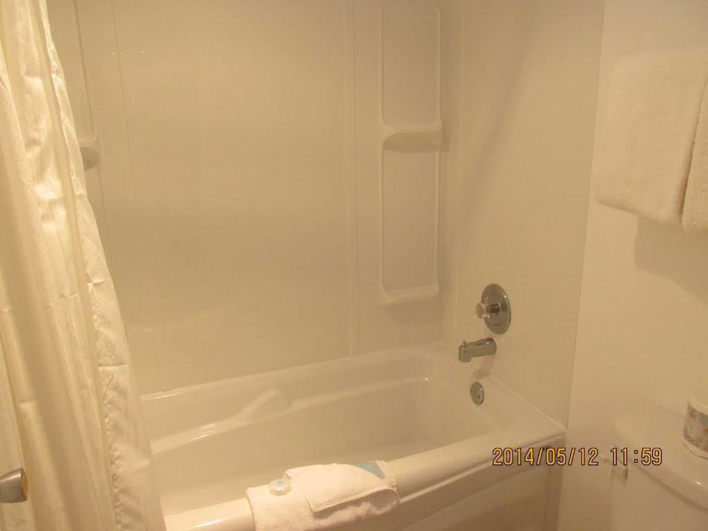 Westwood Motel 100 Mile House Εξωτερικό φωτογραφία