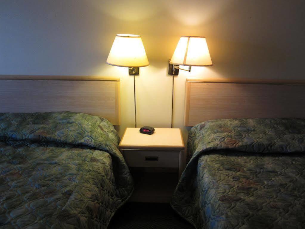Westwood Motel 100 Mile House Εξωτερικό φωτογραφία